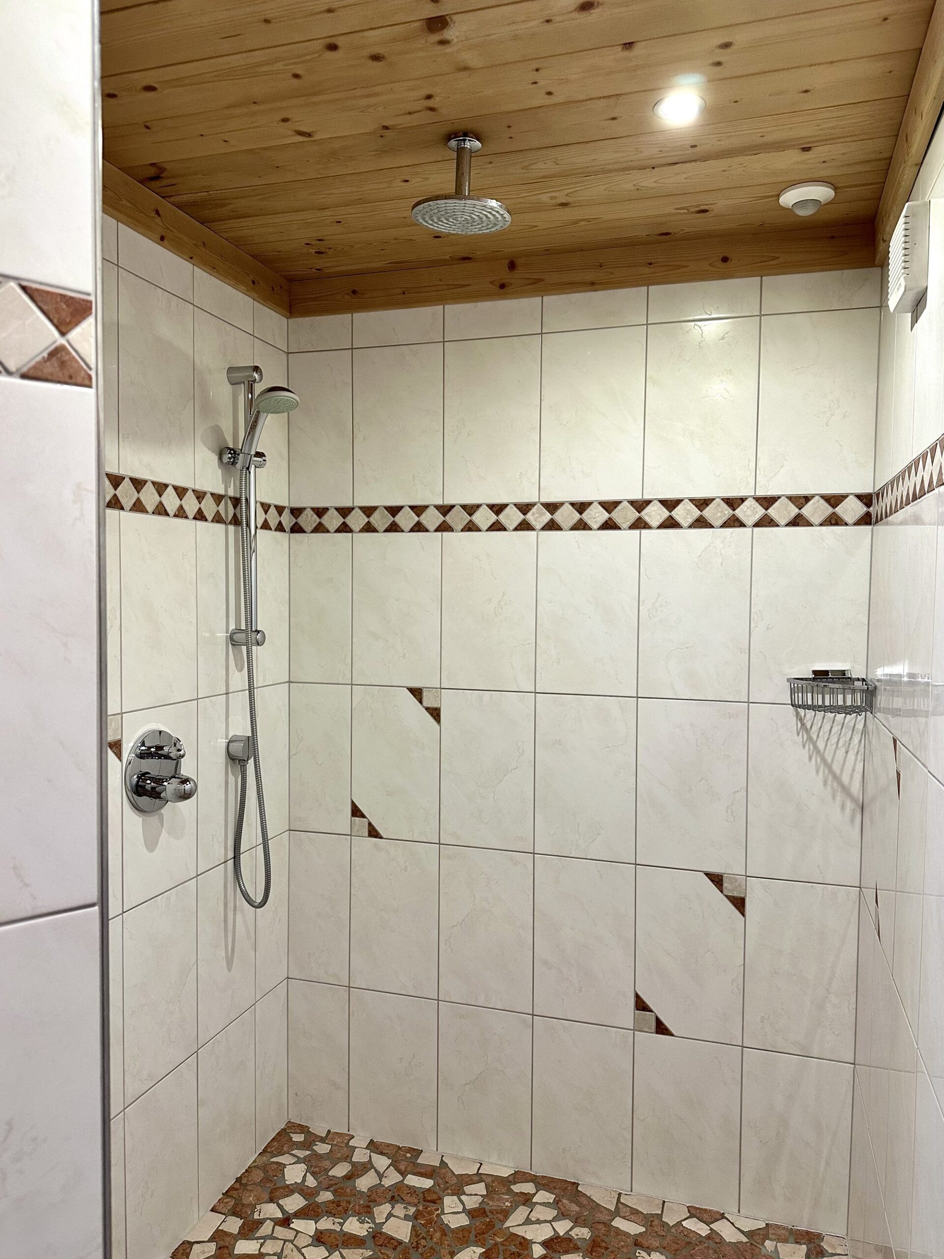 Duschanlage im Saunabereich des Landhaus Quehenberger in Maishofen