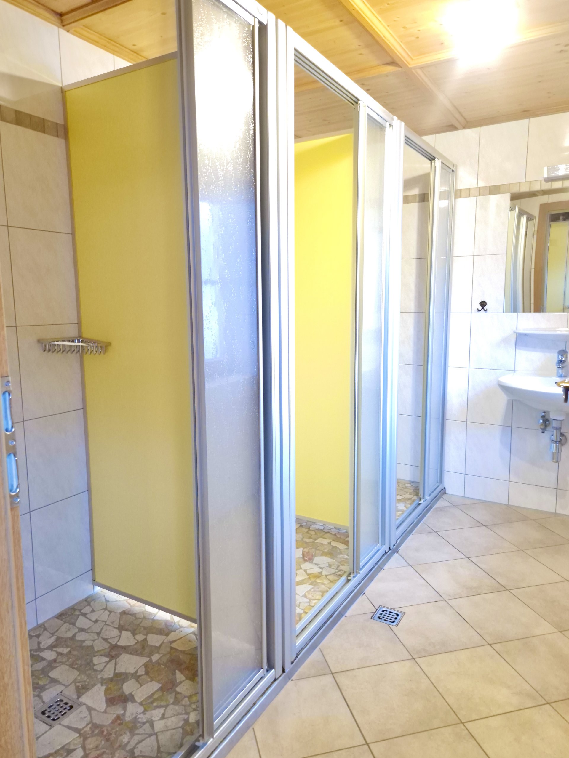 Moderne Duschkabine im Sanitärbereich des Selbstversorgerhauses Stuhlfelden