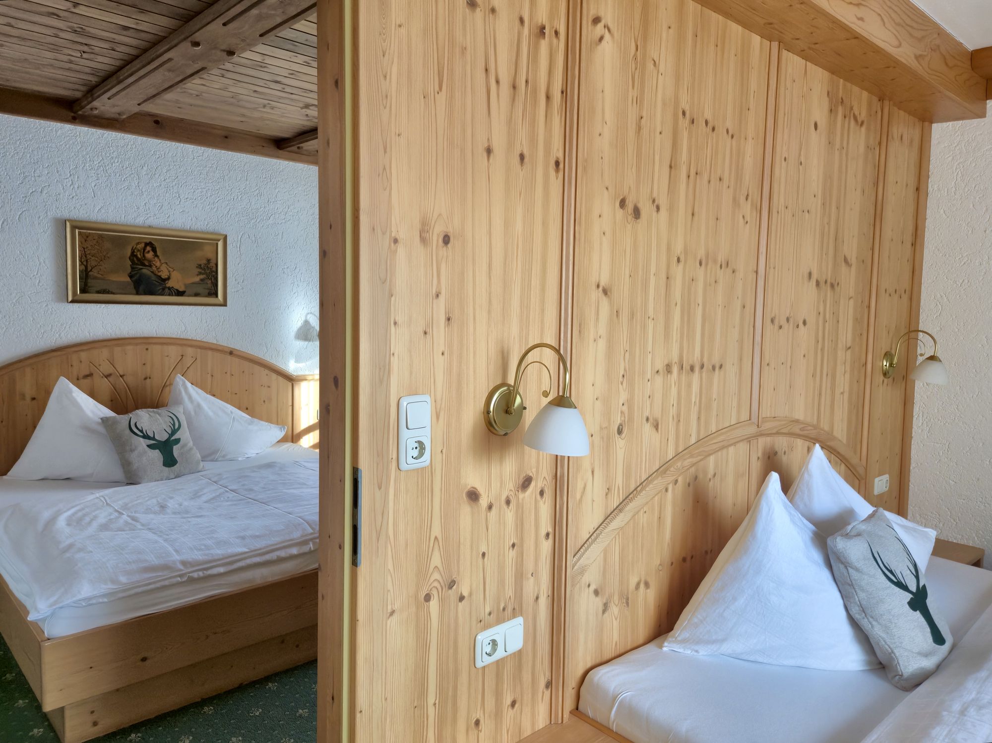 Helles Familienzimmer im Landhaus Quehenberger in Maishofen